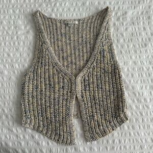 American Eagle Blue Yellow and White Sweater Vest